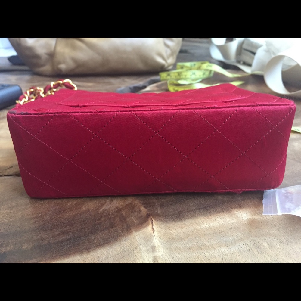 🔴🔴TRADED🔴🔴 Chanel red satin classic flap 24K - Picture 5 of 8
